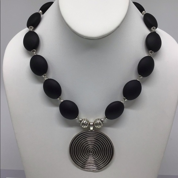 Black And Silver Necklace - Picture 4 of 8